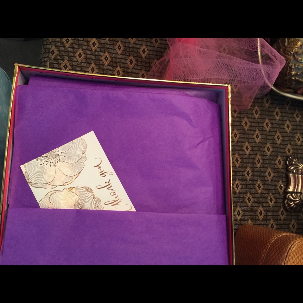 Sumptuous Gift Wrapping - Picture 5 of 8